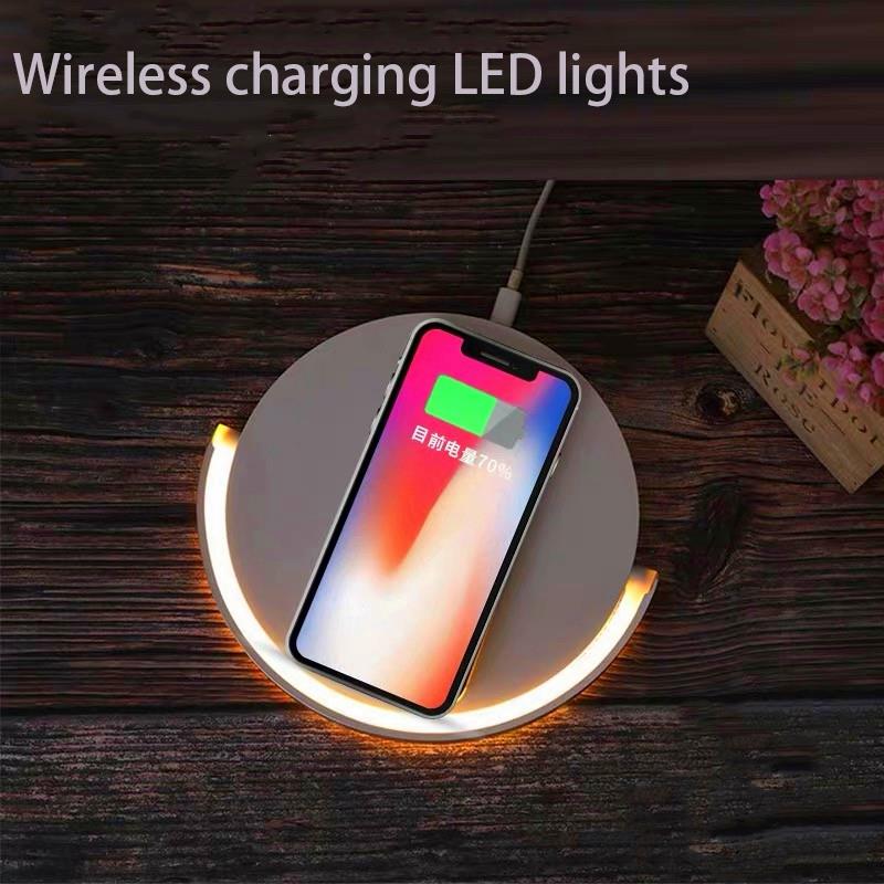LED table lamp with wireless charger DESOUTILS 