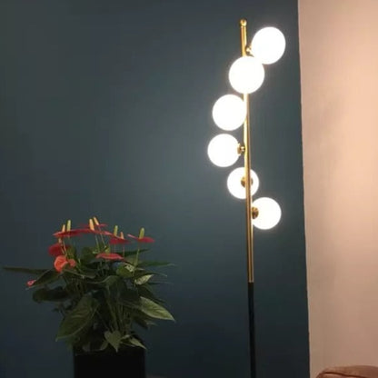 Отдельностоящая лампа современного скандинавского дизайна.